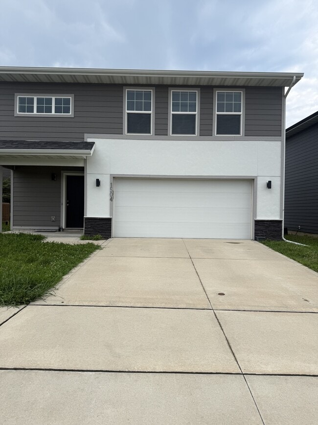 1504 NE Polk Dr