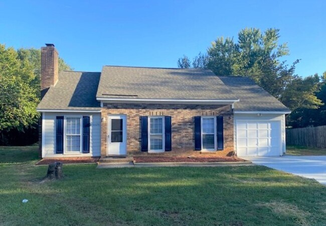 Building Photo - Updated 3bed, 2bath ranch with garage and ...