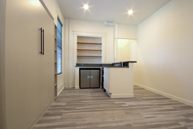 Building Photo - 2713 Fremont Ave S