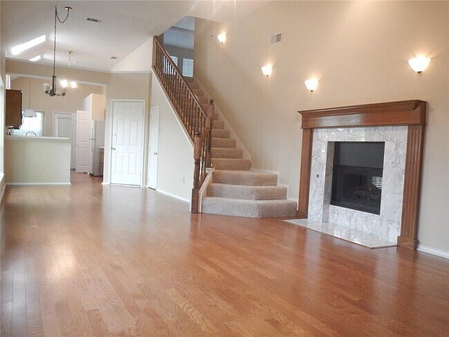 Building Photo - 518 Raintree Cir