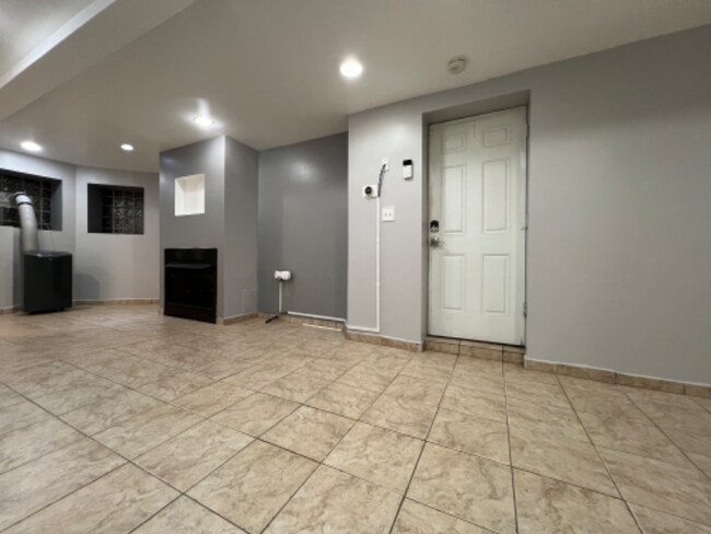 Foto del edificio - 1239 W Foster Ave