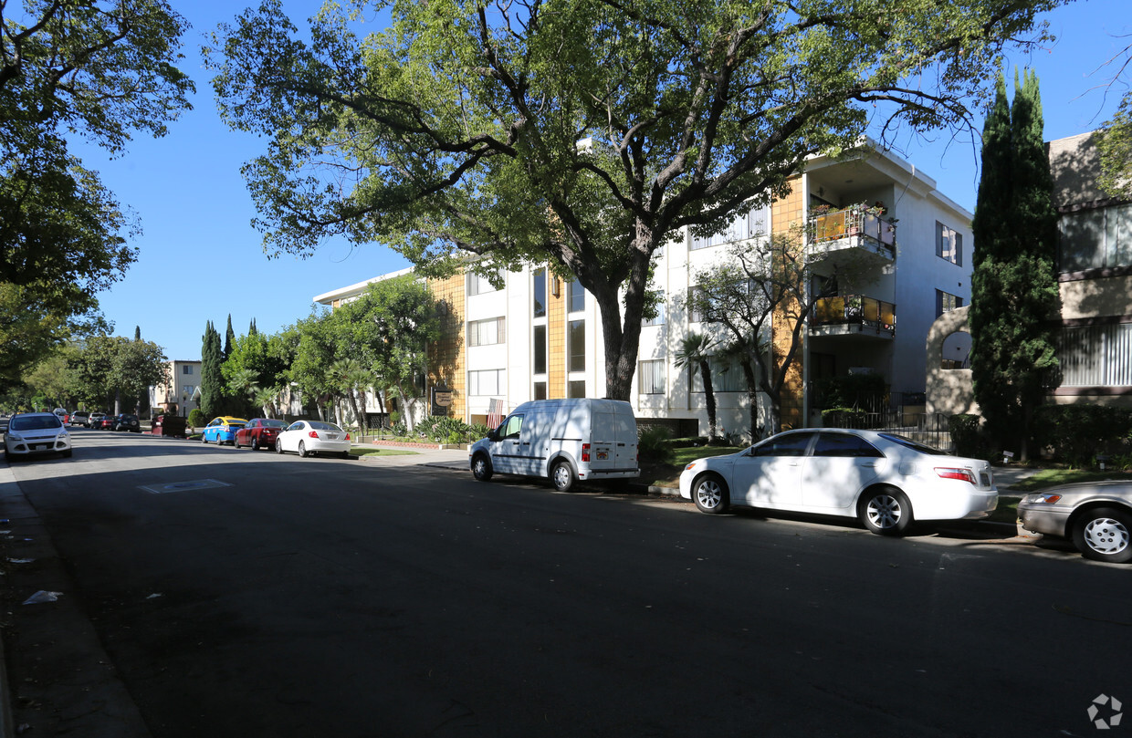 Building Photo - Kenwood Terrace