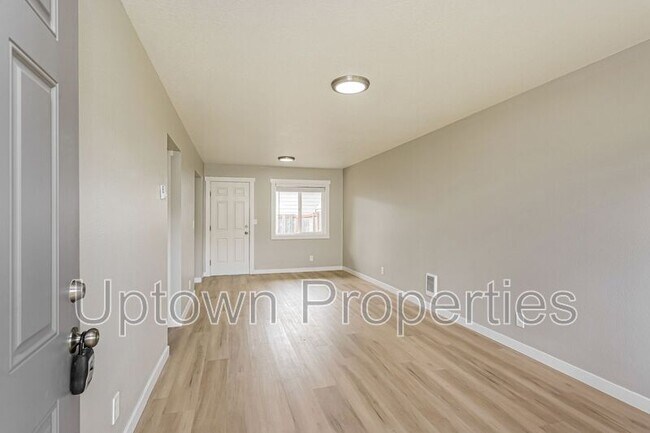 Foto del edificio - 466 N Adair St