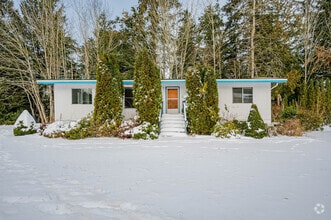 Building Photo - 33533 Dewdney Trunk Rd