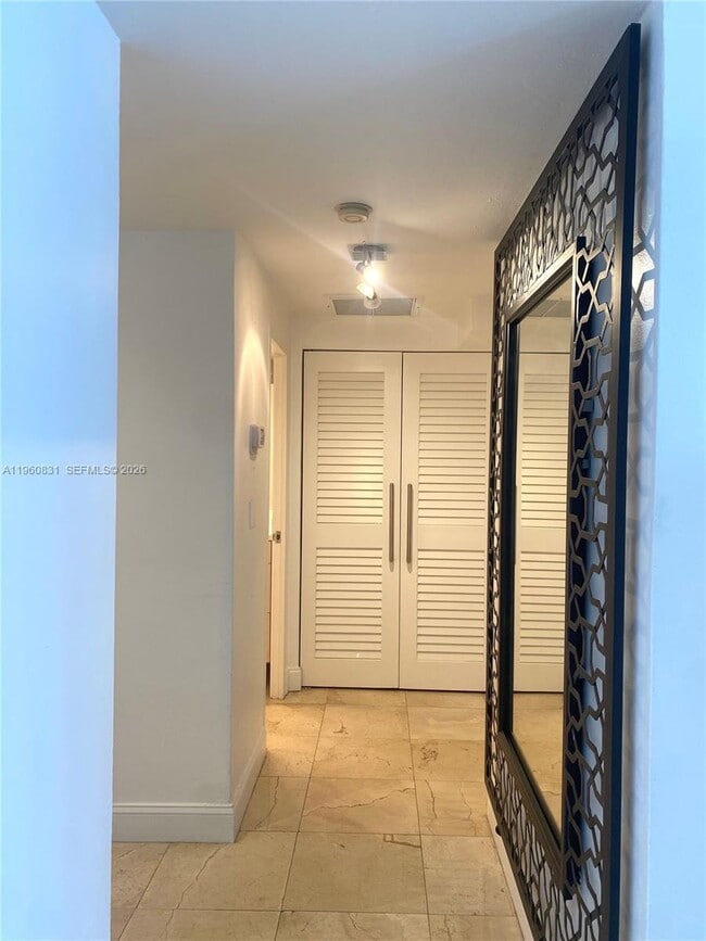 Foto del edificio - 1408 Brickell Bay Dr