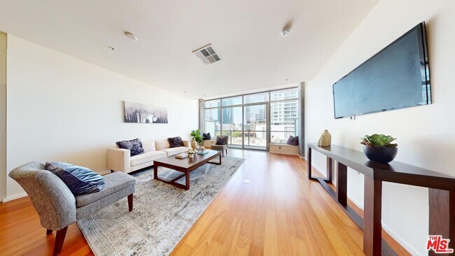 Foto del edificio - 1155 S Grand Ave