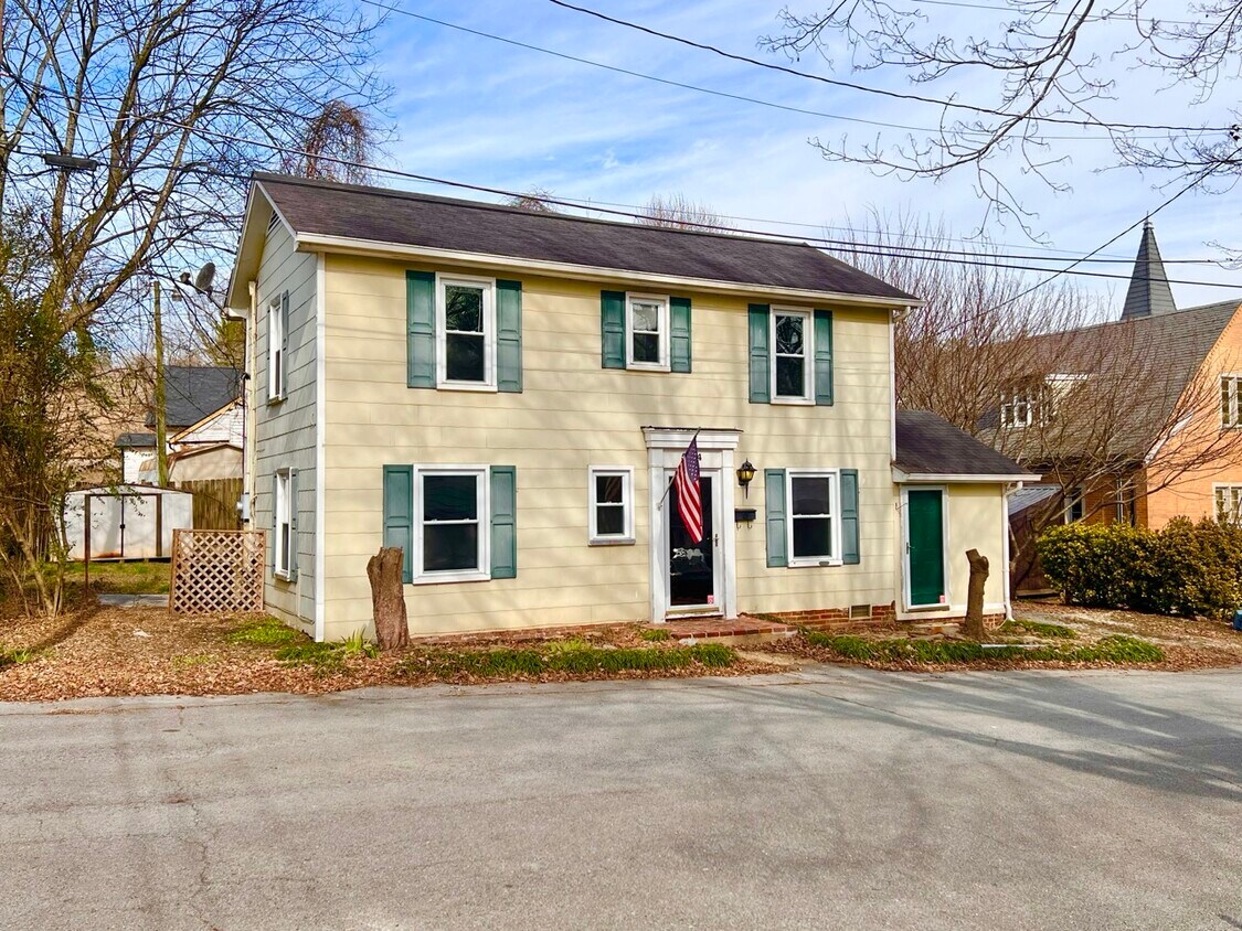 504 Wharf St, Loudon, TN 37774 House Rental in Loudon, TN