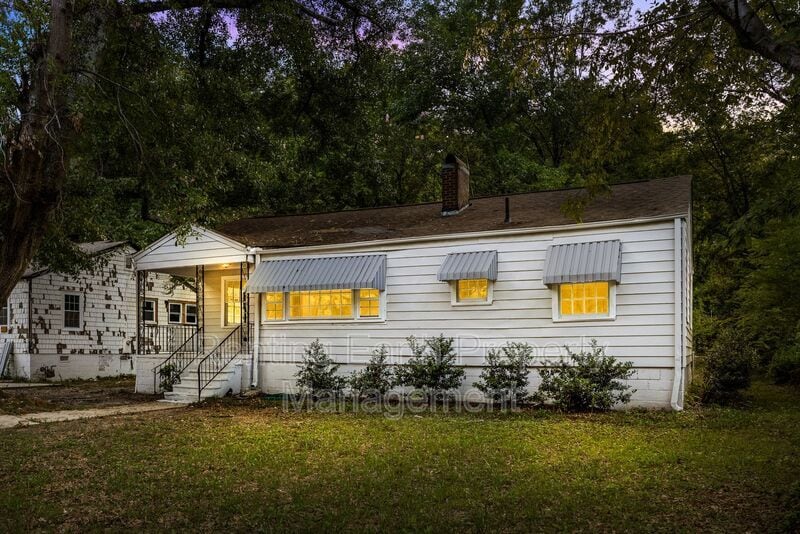 Primary Photo - 832 Meadowbrook Dr