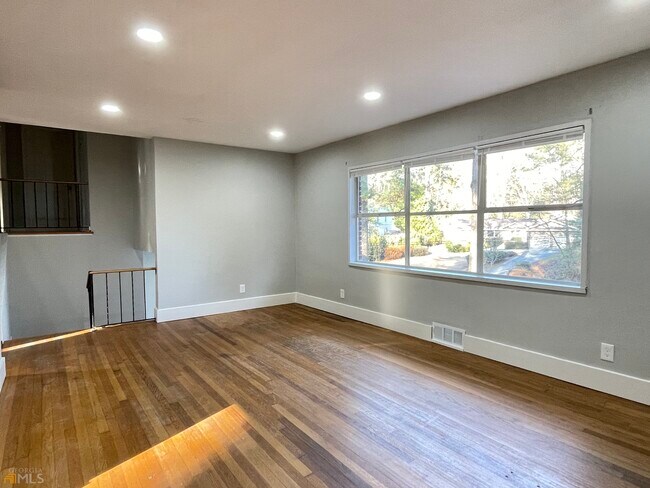 Building Photo - 2408 Briarmoor Rd NE
