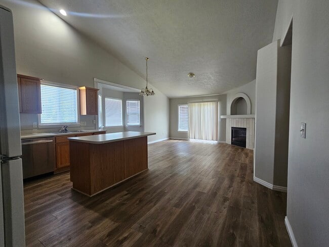 Building Photo - 6663 S High Bluff Dr