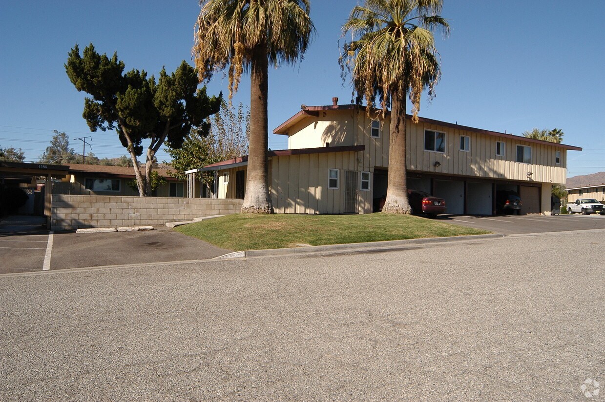 Foto principal - 4585 Plaza Ln