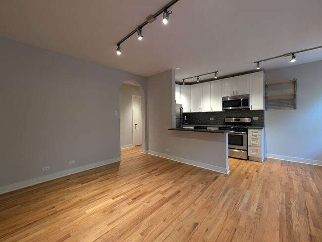 Foto del edificio - 2420 N Kedzie Blvd