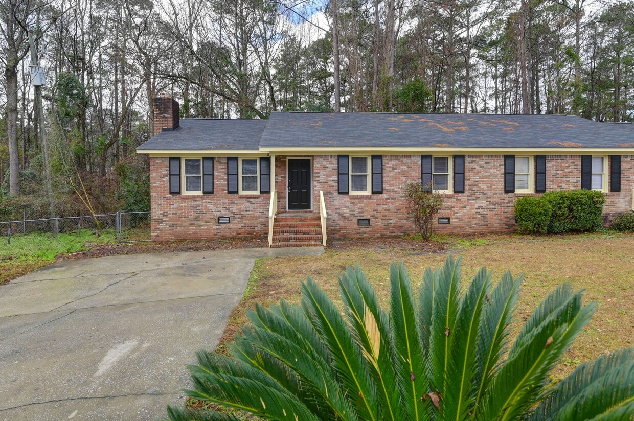 Primary Photo - Beautifully Renovated 3-Bedroom Home in Co...