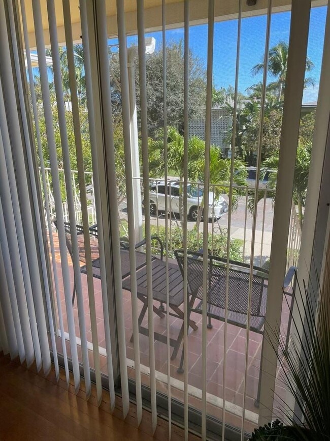 Foto del edificio - 101 N Lakeside Dr