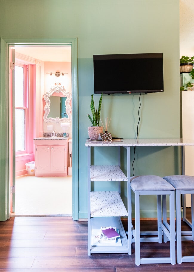 Building Photo - 1225 S 6th St