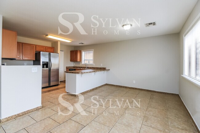 Building Photo - Spacious 5 BR 3 BA home