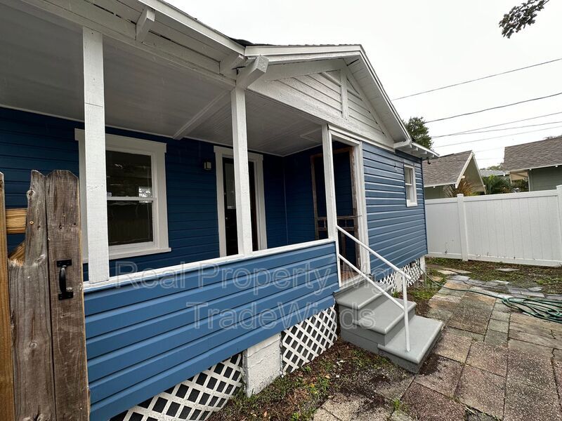 2737 3rd Ave N Unit Back