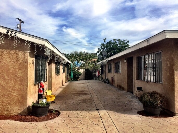 Foto del edificio - 425-435 Toyne St