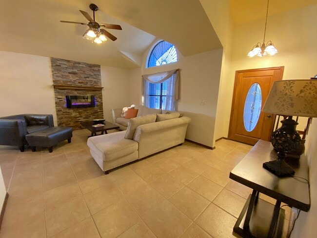 Building Photo - East El Paso 4 bed Refrig A/C!