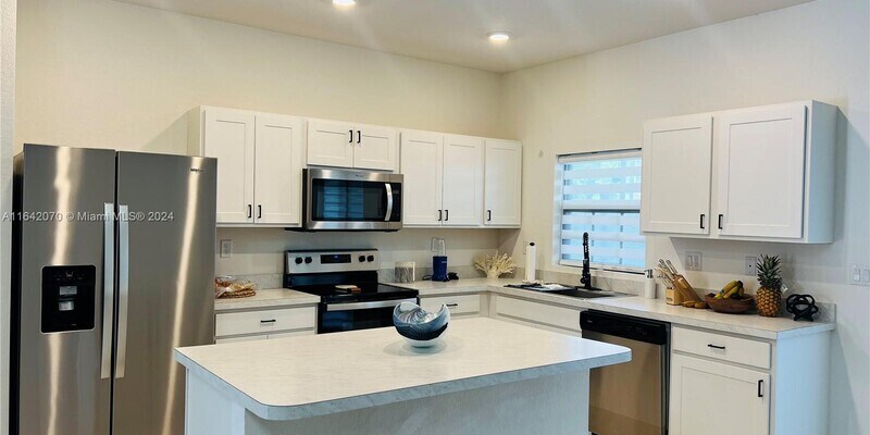 Primary Photo - 1126 SW 6th Ct