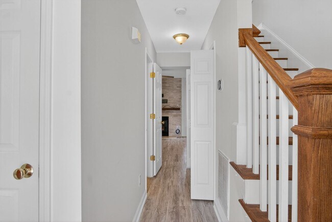 Foto del edificio - 4921 Windproof Way