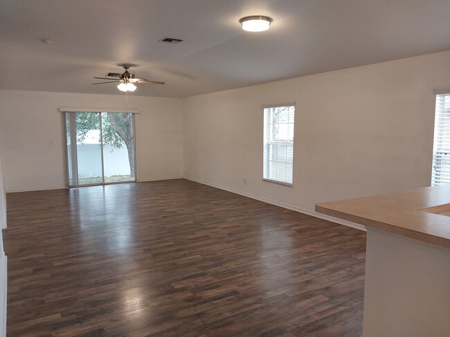 Building Photo - 557 Windermere Dr