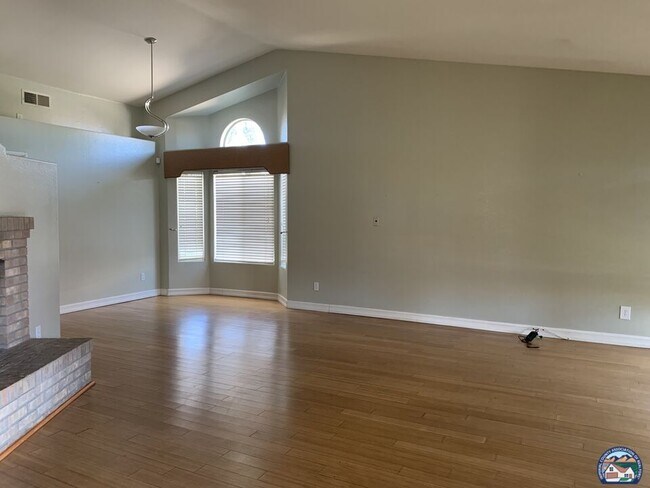 Building Photo - 587 Wild Rose Ln