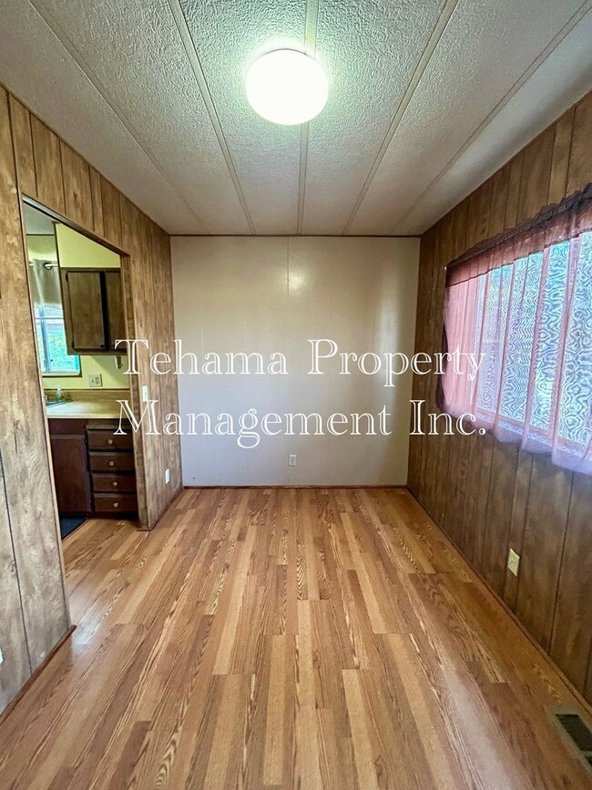 Building Photo - Adorable 2 bedroom 1 bath Modular Home in the Country