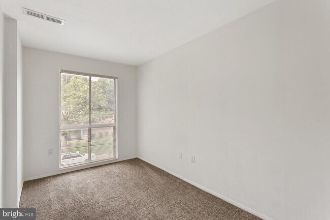 Building Photo - 5612 Bloomfield Dr
