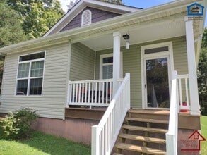 Building Photo - 925 Crescent Dr Building Photo - 925 Crescent Dr