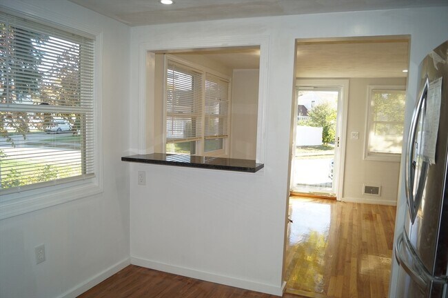 Foto del edificio - 48 Bornwood Dr