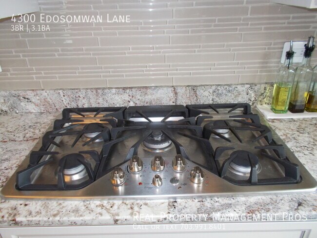 Foto del edificio - 4300 Edosomwan Ln