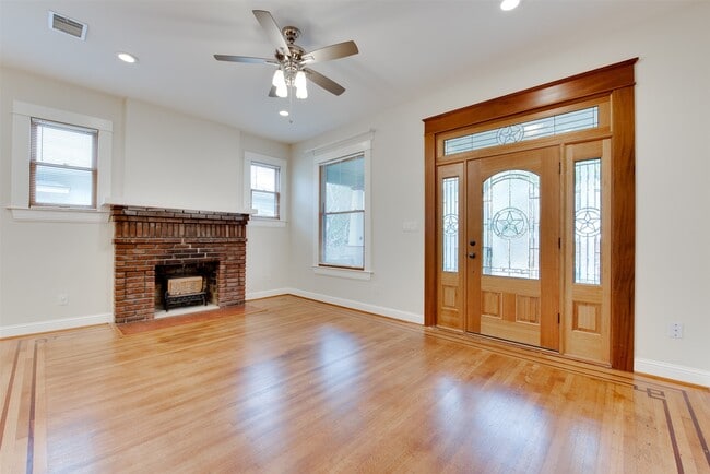 Building Photo - 401 Willard St