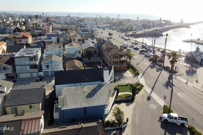 Foto del edificio - 2908 Lakeshore Ct