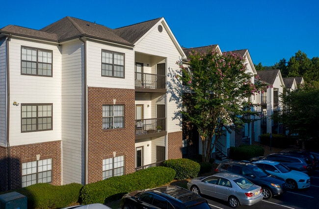 Building Photo - The Oaks at Lakeshore