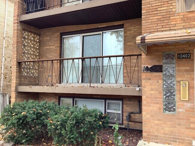 Foto del edificio - 10402 Moody Ave