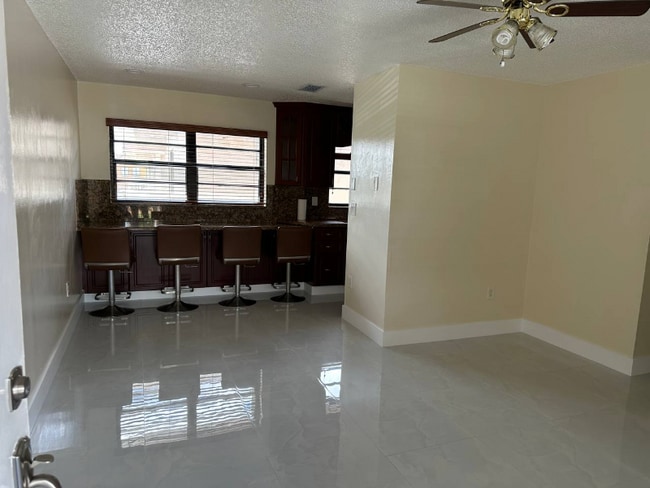 Foto del edificio - 2550 W 60th St