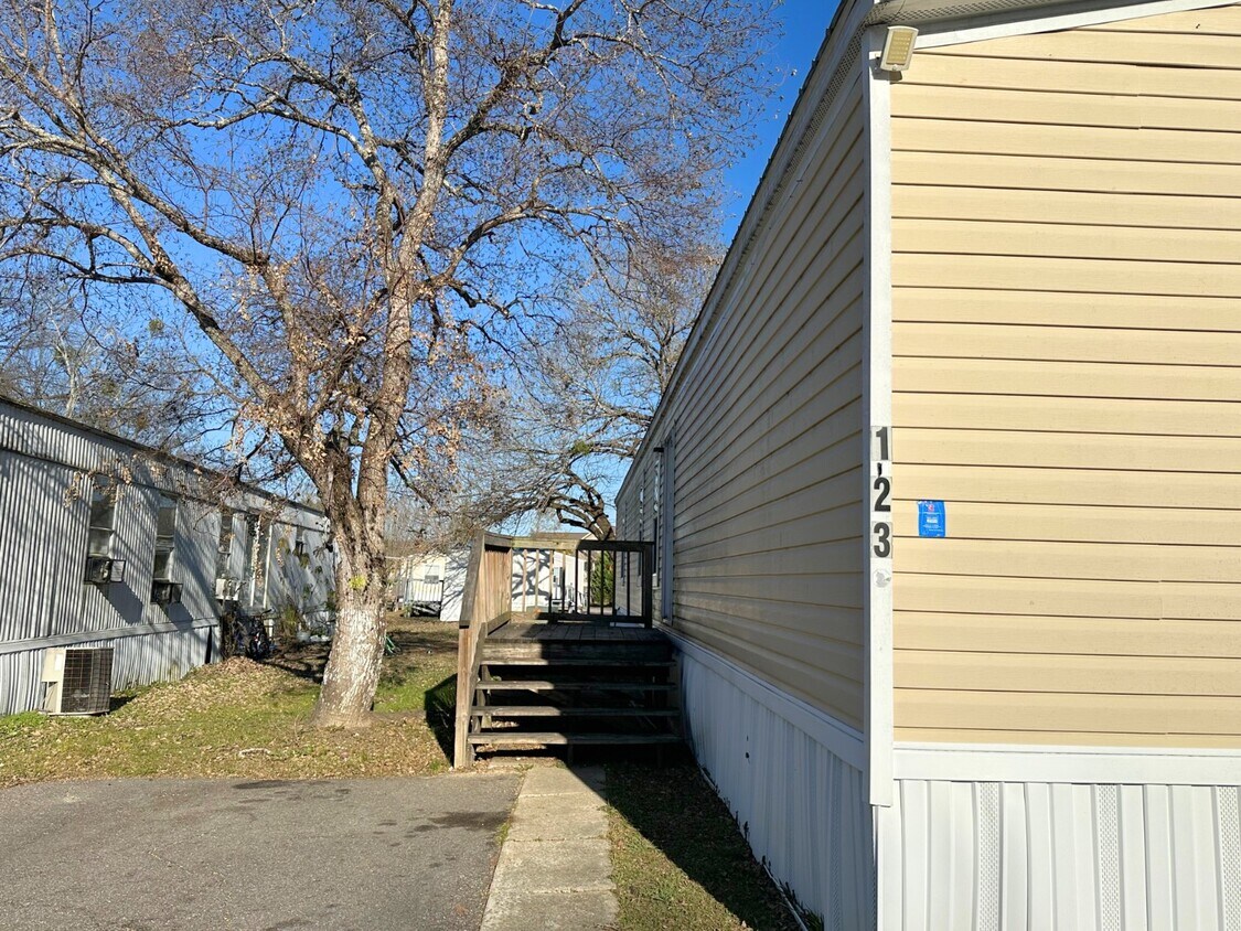 Foto del edificio - 5700 Bell Rd