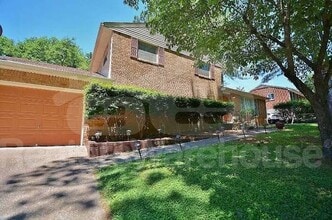 Building Photo - 2615 Vinyard St NE