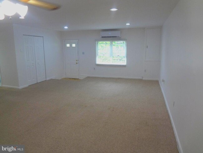 Building Photo - 17540 Queen Elizabeth Dr