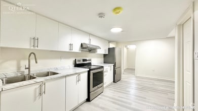Building Photo - 1190 Drinkle Cres