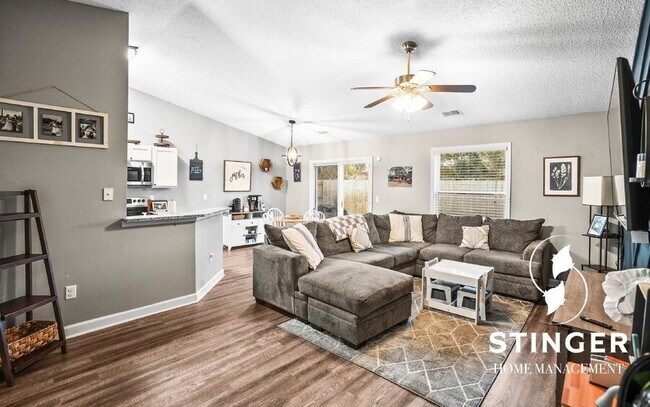 Building Photo - 16 Brindlewood Dr