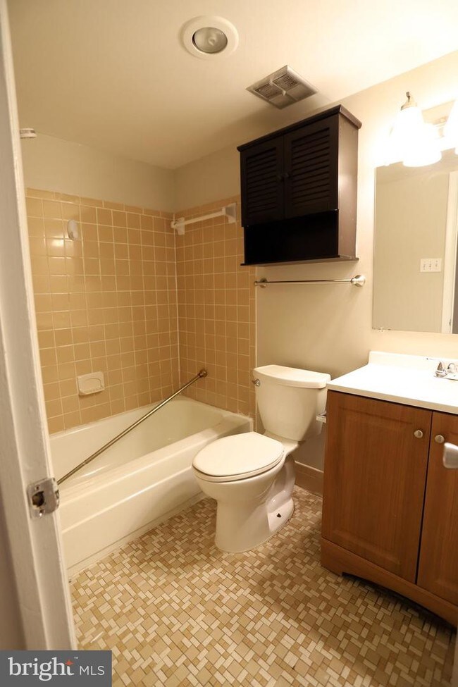 3312 Woodburn Village Dr Unit 24, Annandale, VA 22003 Condo for Rent