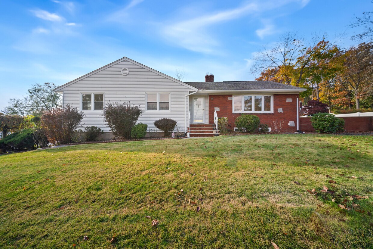 Primary Photo - 181 French Hill Rd