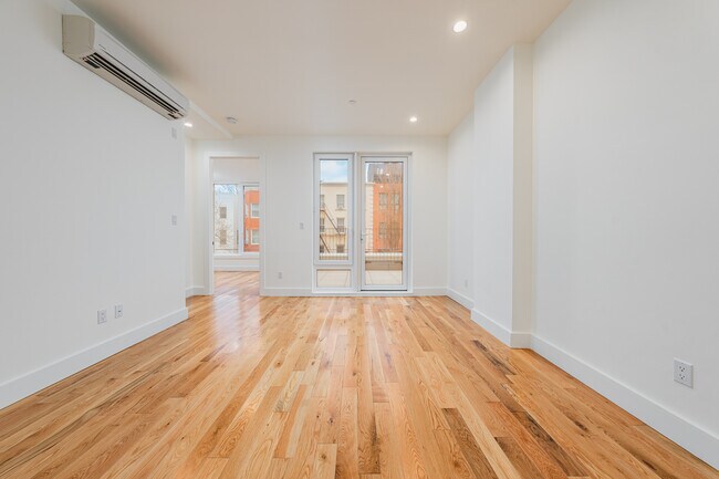 Building Photo - 33 Franklin St