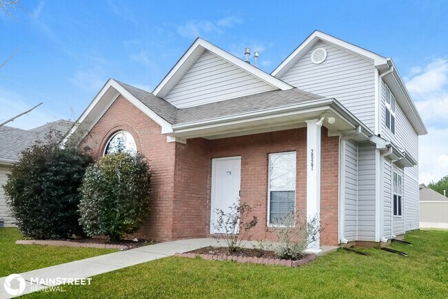 Building Photo - 2027 Village Ln