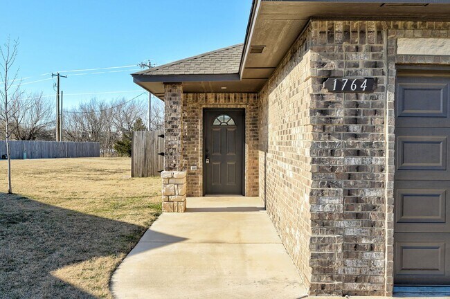 Building Photo - 1762 Eighty-Niner Ter