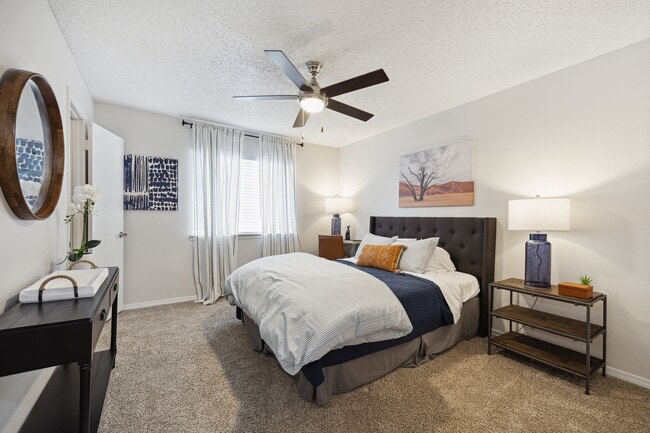 Building Photo - Elevate at Huebner Grove