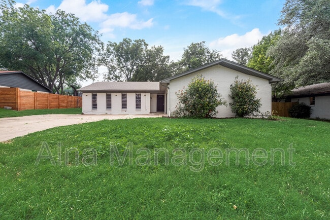 Building Photo - 225 Lochness Ln