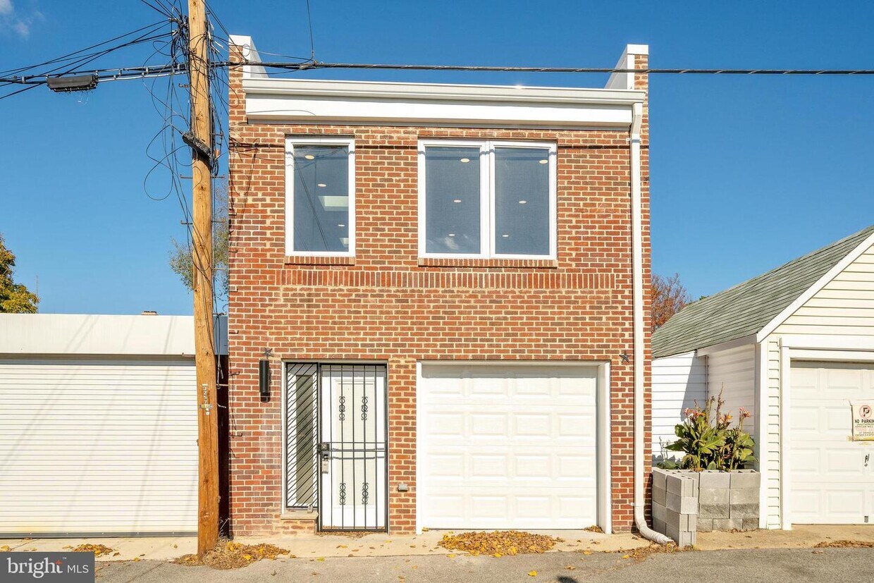 Primary Photo - 1 Ingraham St NW